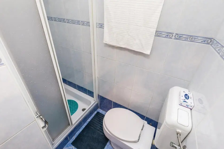 Room 7 of 25