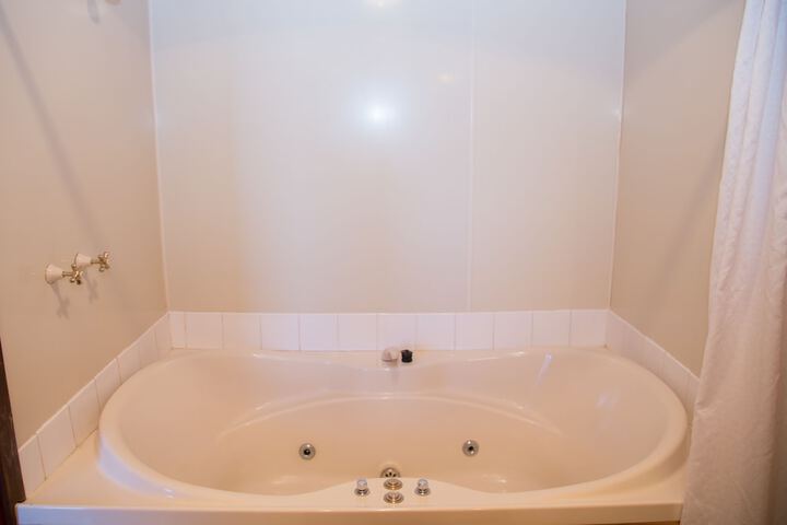 Hot Tub 46 of 56