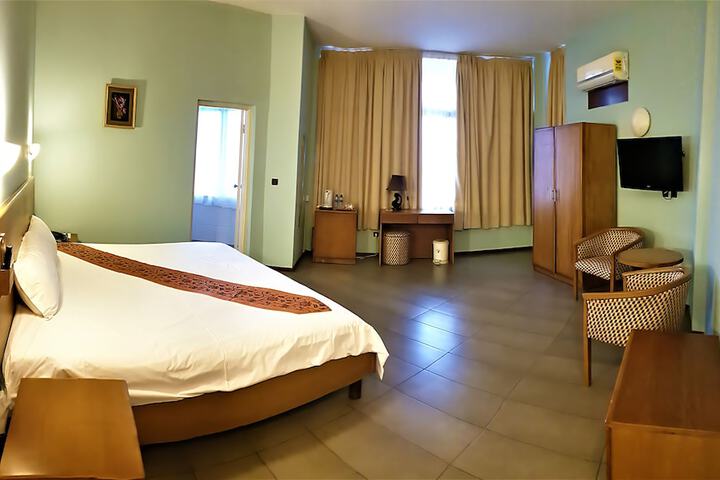 Room 17 of 59