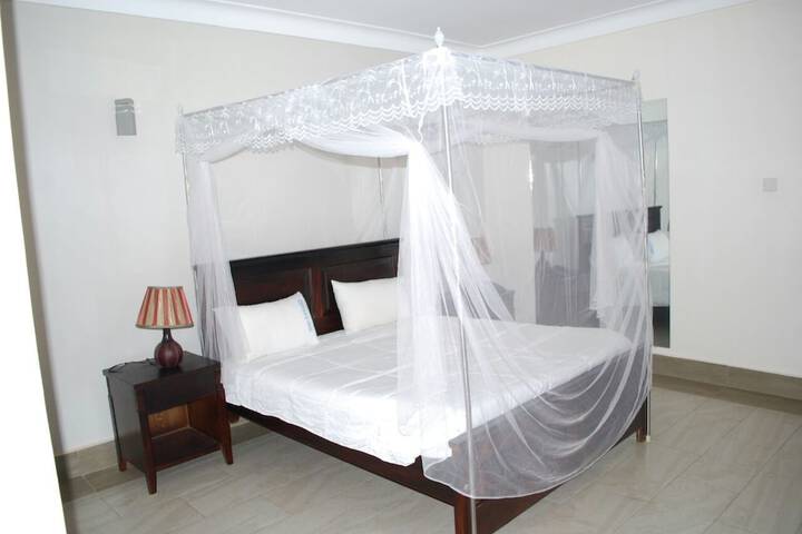 Room 8 of 114