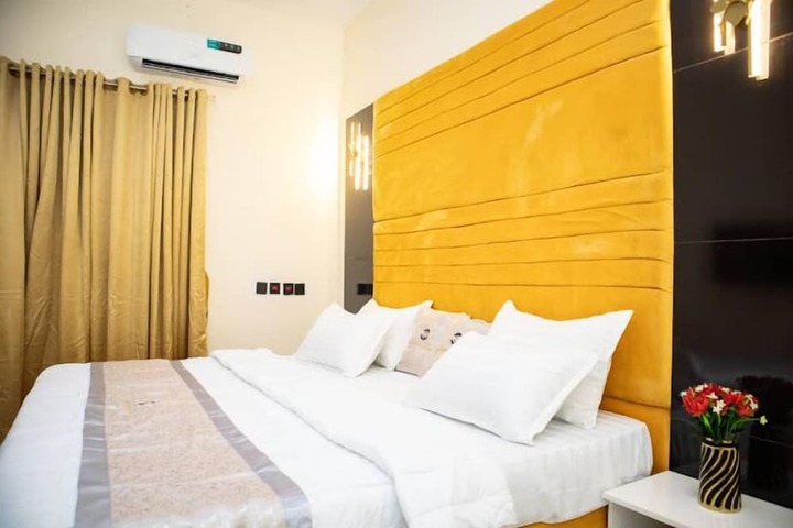 Room 3 of 48
