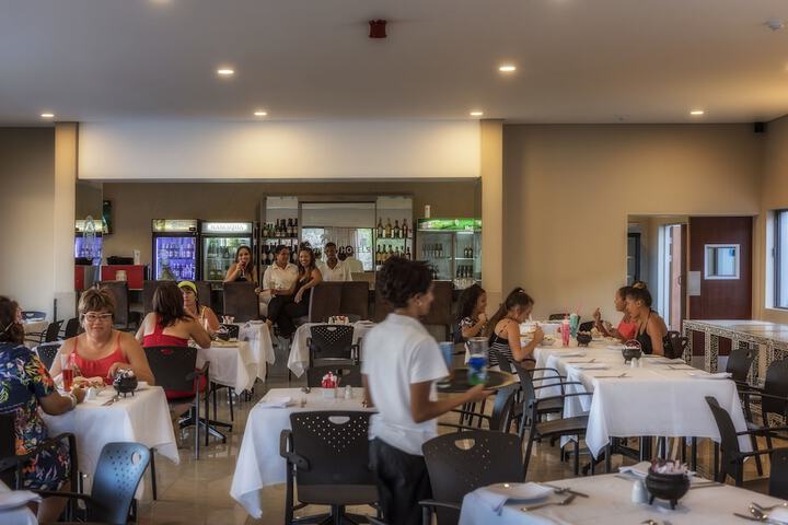 Dining 18 of 34
