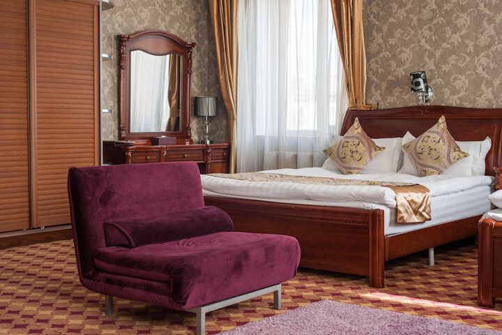 Room 8 of 48
