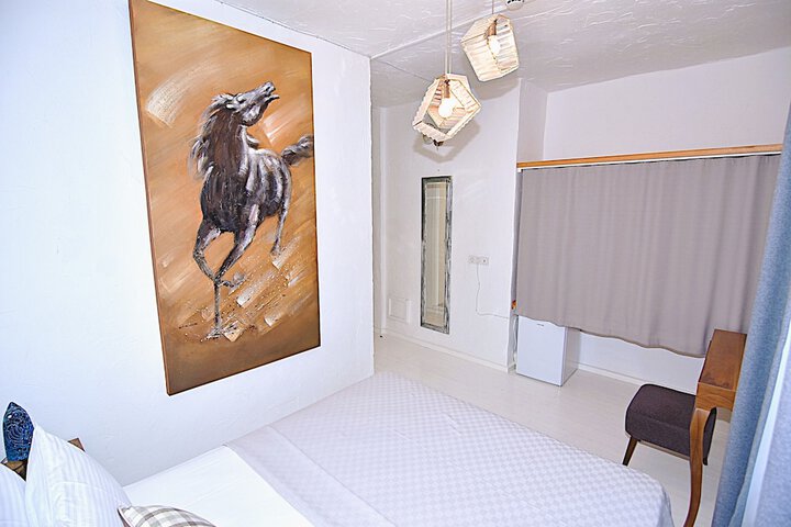 Room 12 of 98