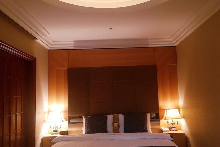 Room 19 of 37