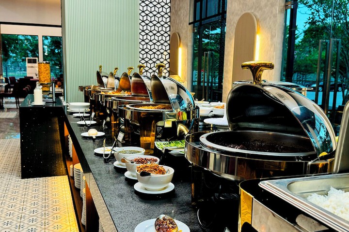 Dining 113 of 148