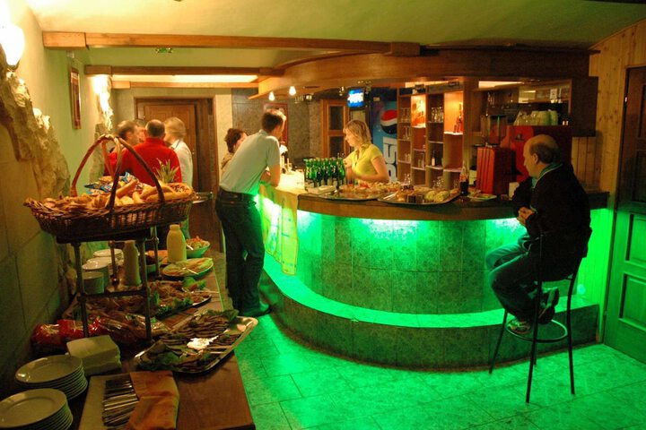 Lounge 30 of 49