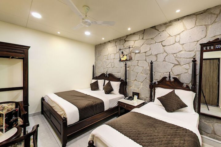 Room 10 of 77