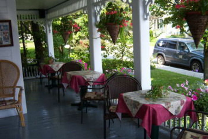 Dining 7 of 22