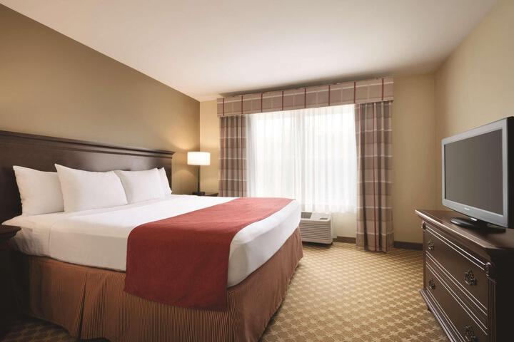 1 King Bed (2 of 5)