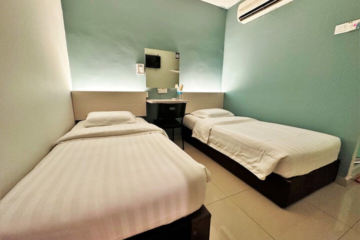 Room 6 of 28
