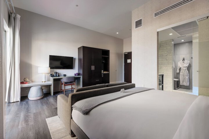 Room 53 of 124