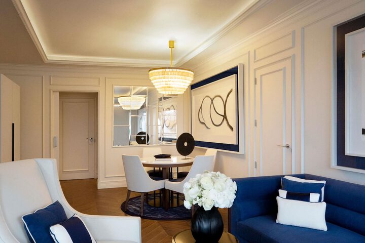 Room 42 of 165