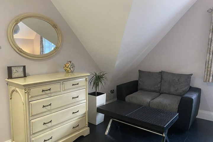 Room 11 of 17