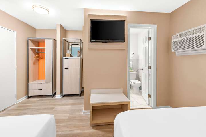 1 King Bed (1 of 4)