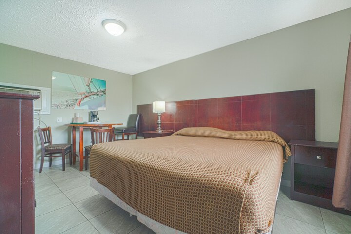 Room 33 of 50