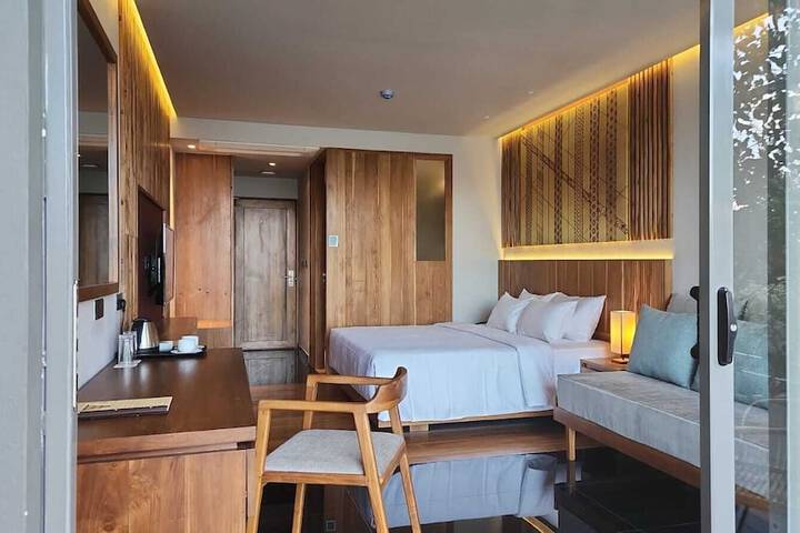 Room 8 of 30