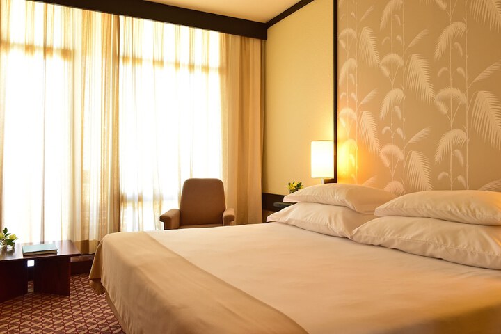 Room 13 of 43