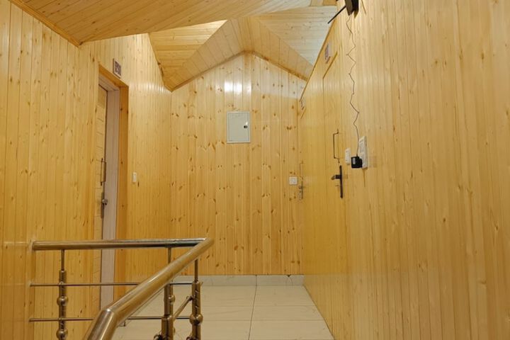 Room 10 of 68
