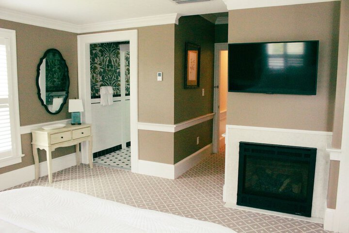 Room 4 of 27