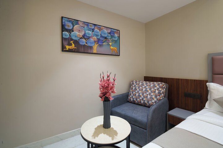 Room 25 of 48