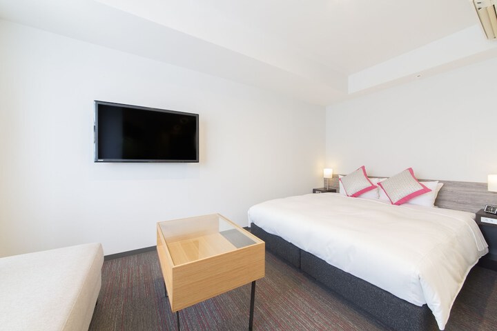 Room 14 of 38