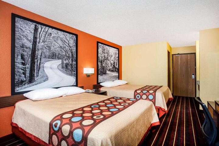 1 Queen Bed Accessible (3 of 5)