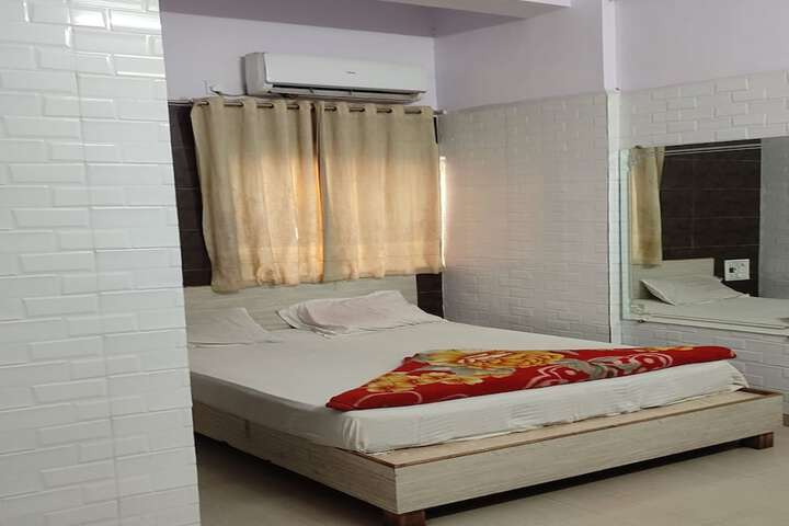 Room 10 of 60