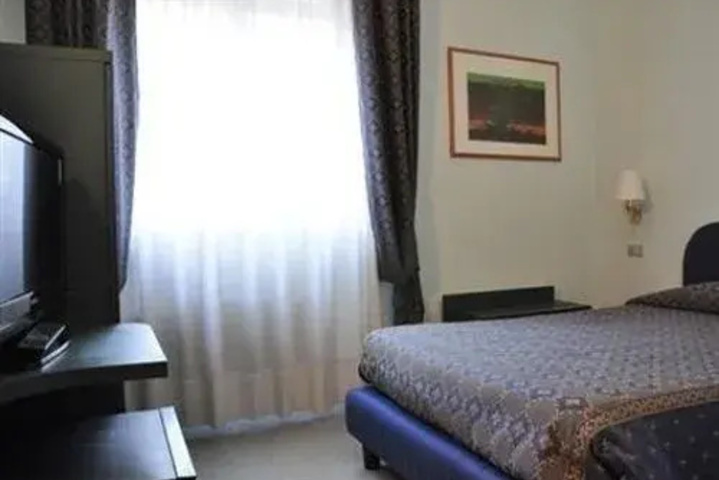 Room 4 of 10