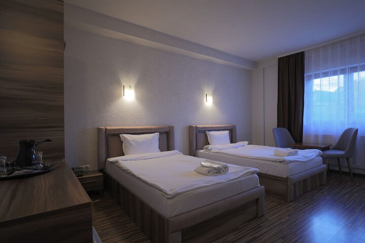 Room 32 of 84