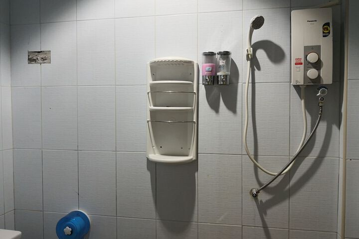 Room 10 of 19