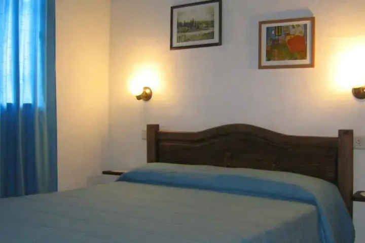 Room 8 of 10