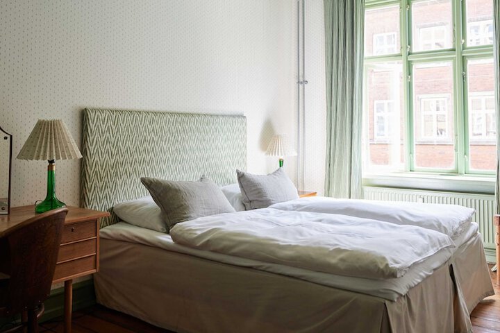Room 5 of 35