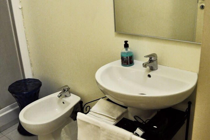 Room 15 of 17