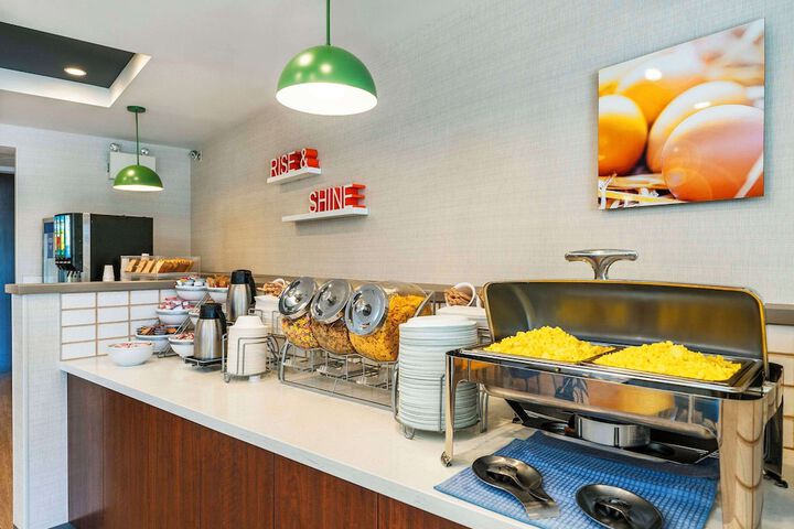 Breakfast/Coffee Service 53 of 71