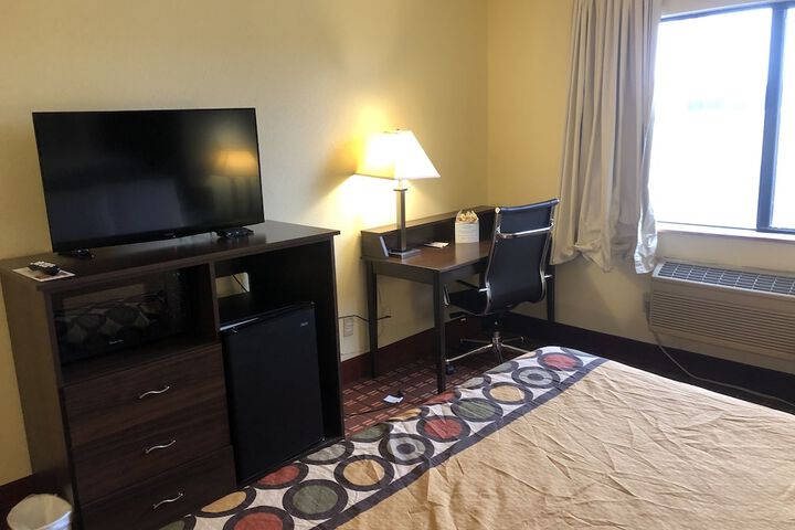 1 King Bed (7 of 7)