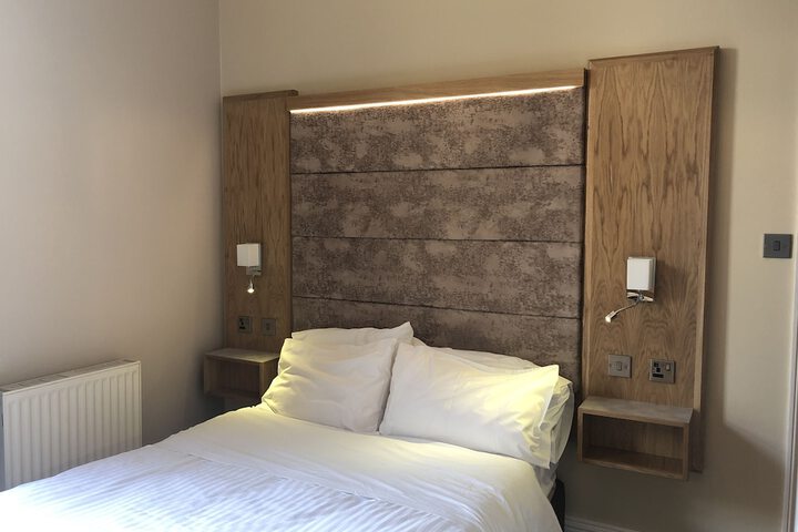 Room 11 of 30