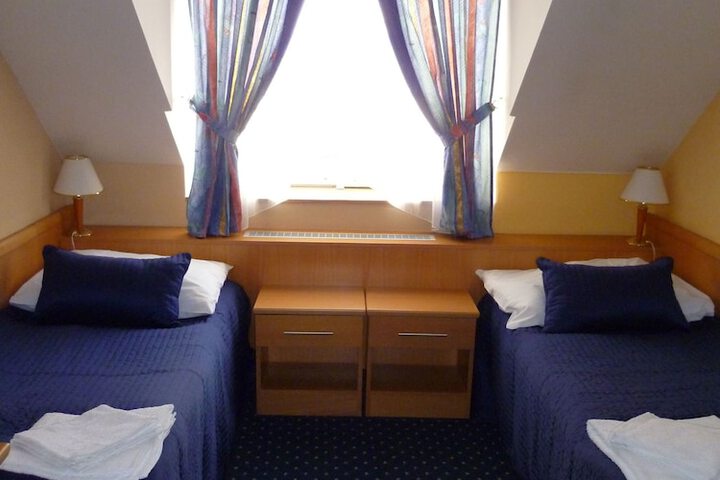 Room 6 of 35