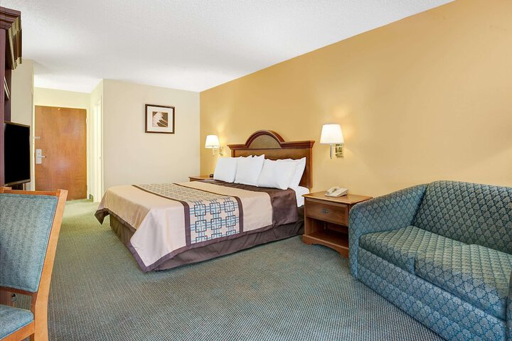 1 King Bed (6 of 9)