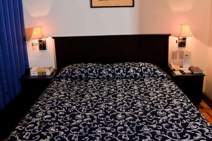 Room 3 of 105