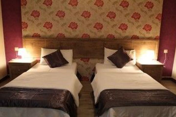 Room 6 of 82