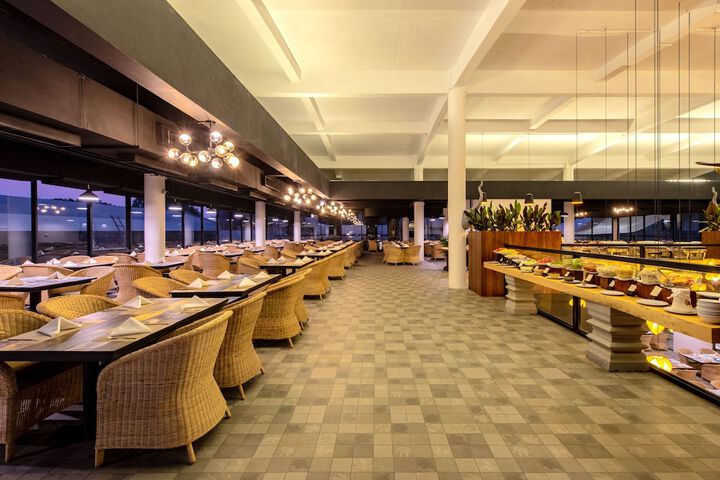 Dining 72 of 96