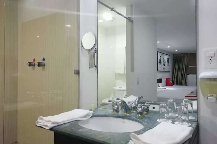 Room 43 of 60