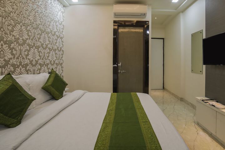 Room 10 of 24
