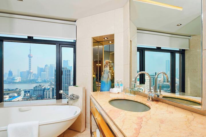 Room 52 of 132