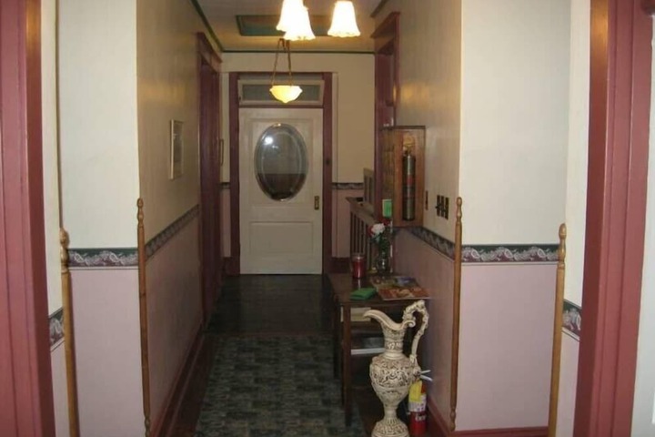 Ballroom/Hall 18 of 28