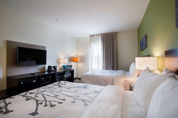 2 Queen Beds (10 of 15)