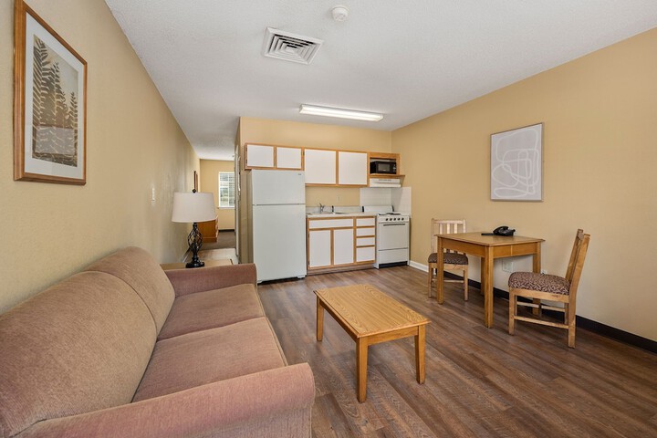 Room 6 of 13