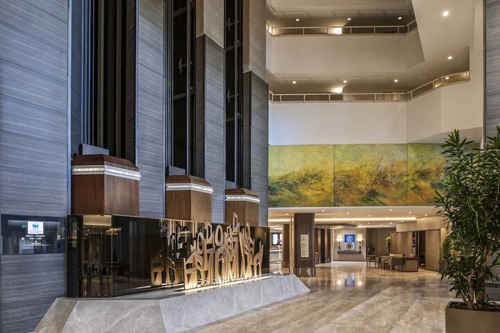 Entrance & Lobby