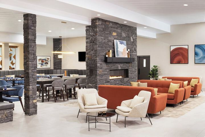 Lounge 39 of 46